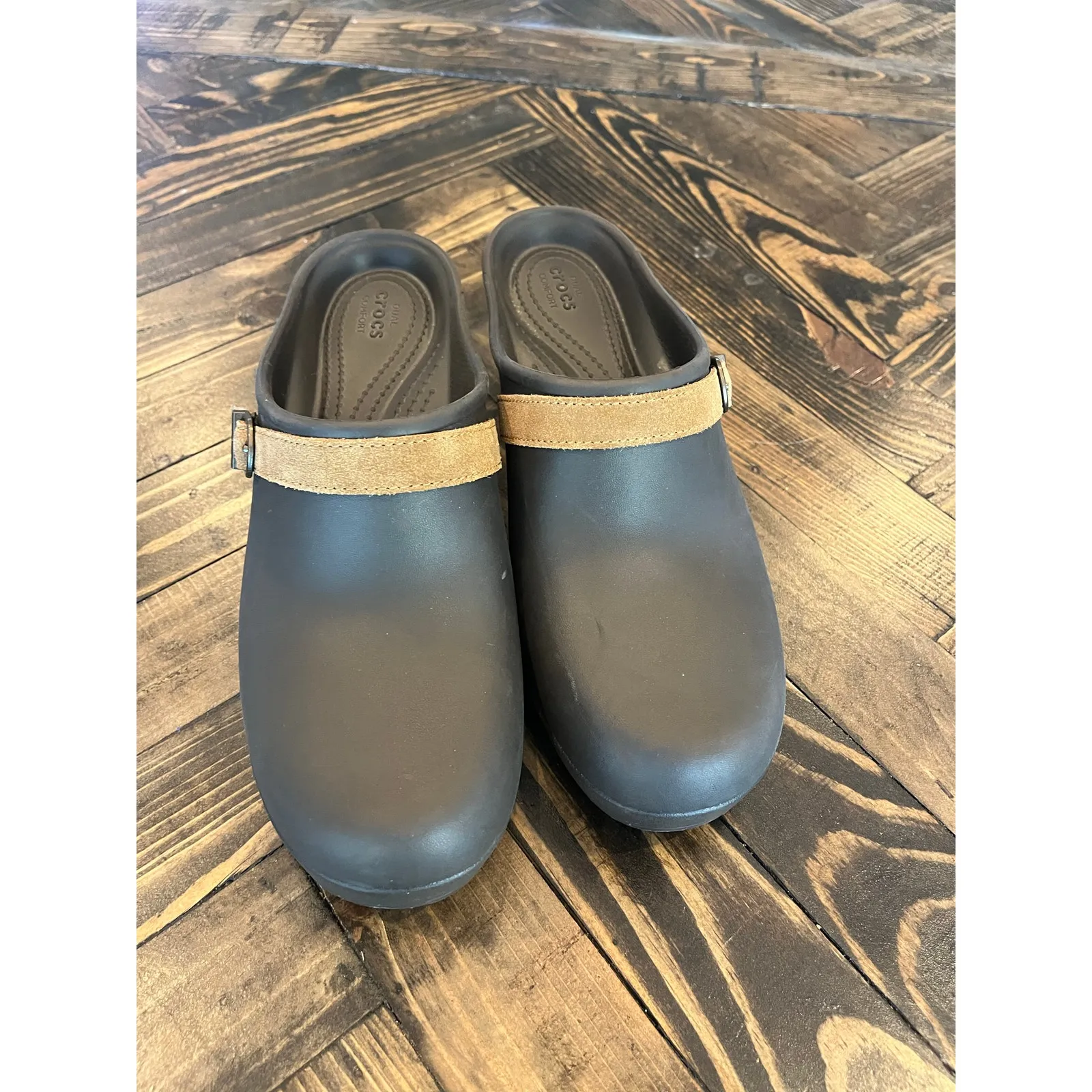 Crocs Sarah Clog Mule Dual Comfort Expresso Rubber Suede Women 10 Neutral Hobbit - Image 4