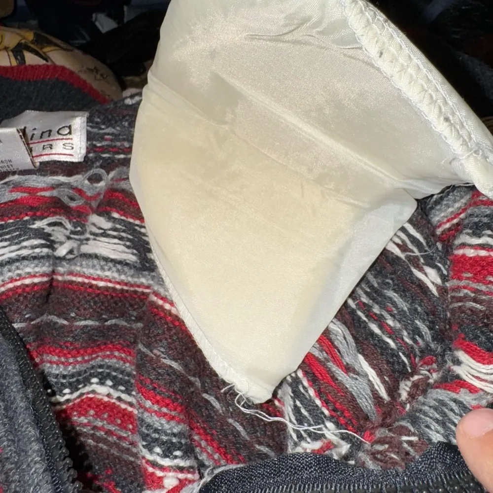 Carolina Colours WinterThemed Zip Front Cardigan Large Red - Image 7