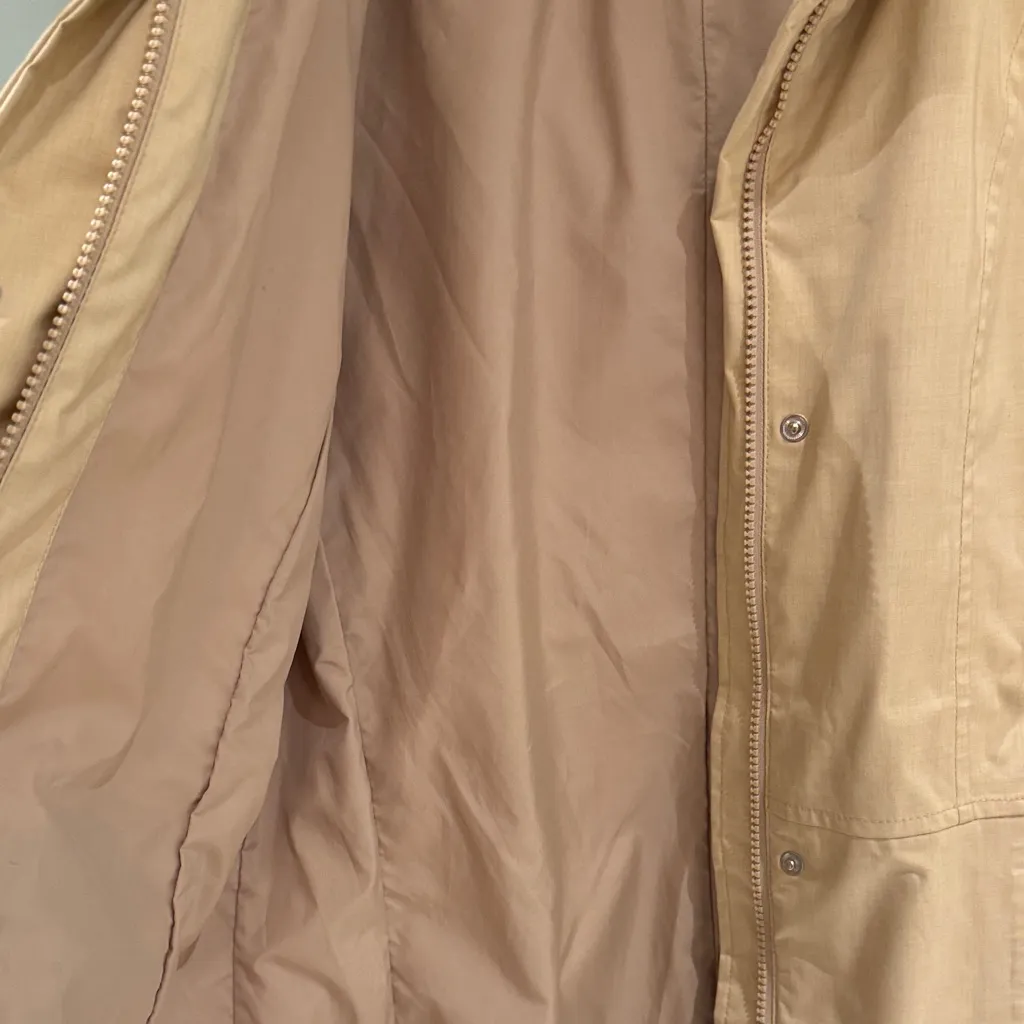 The North Face Beige Hooded Lightweight Parka - Image 5