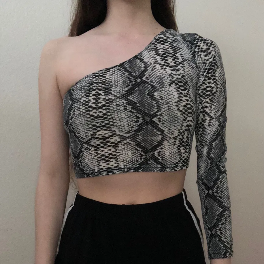 one shoulder long sleeve gray snake skin top - Image 2