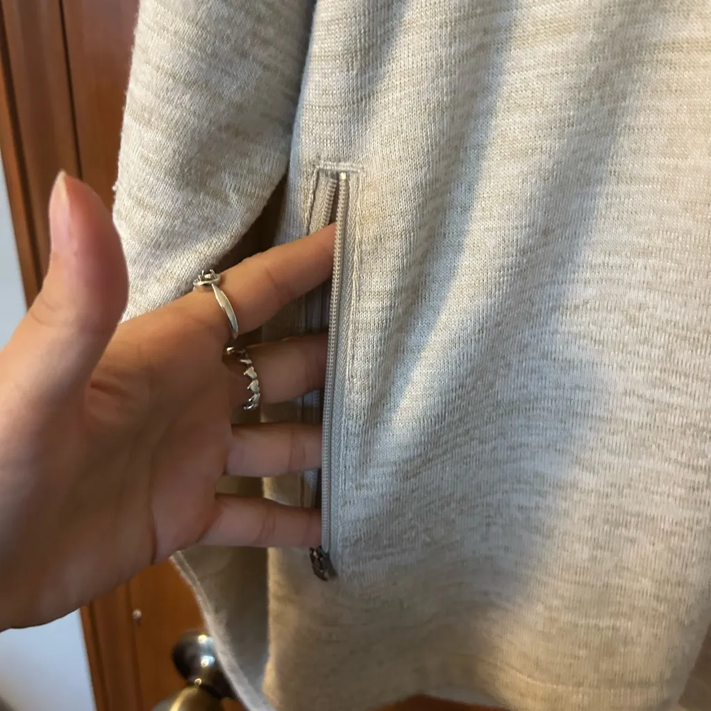 Athleta Light Tan/Gray Hoodie Size XL - Image 4
