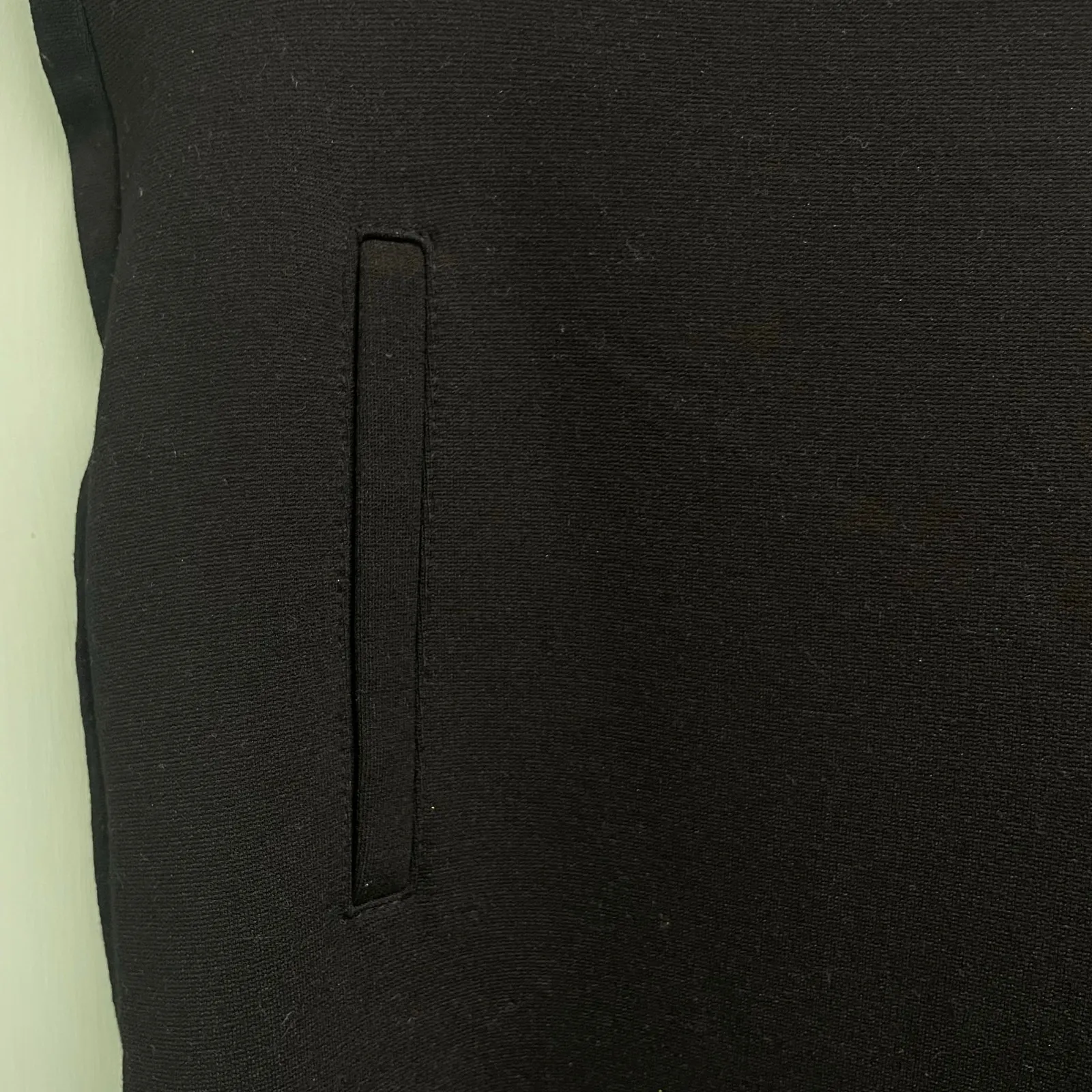 Chicos Black Ponte Stretch Pull On Pants Womens Size Large 2.5 Ankle Cropped - Image 2