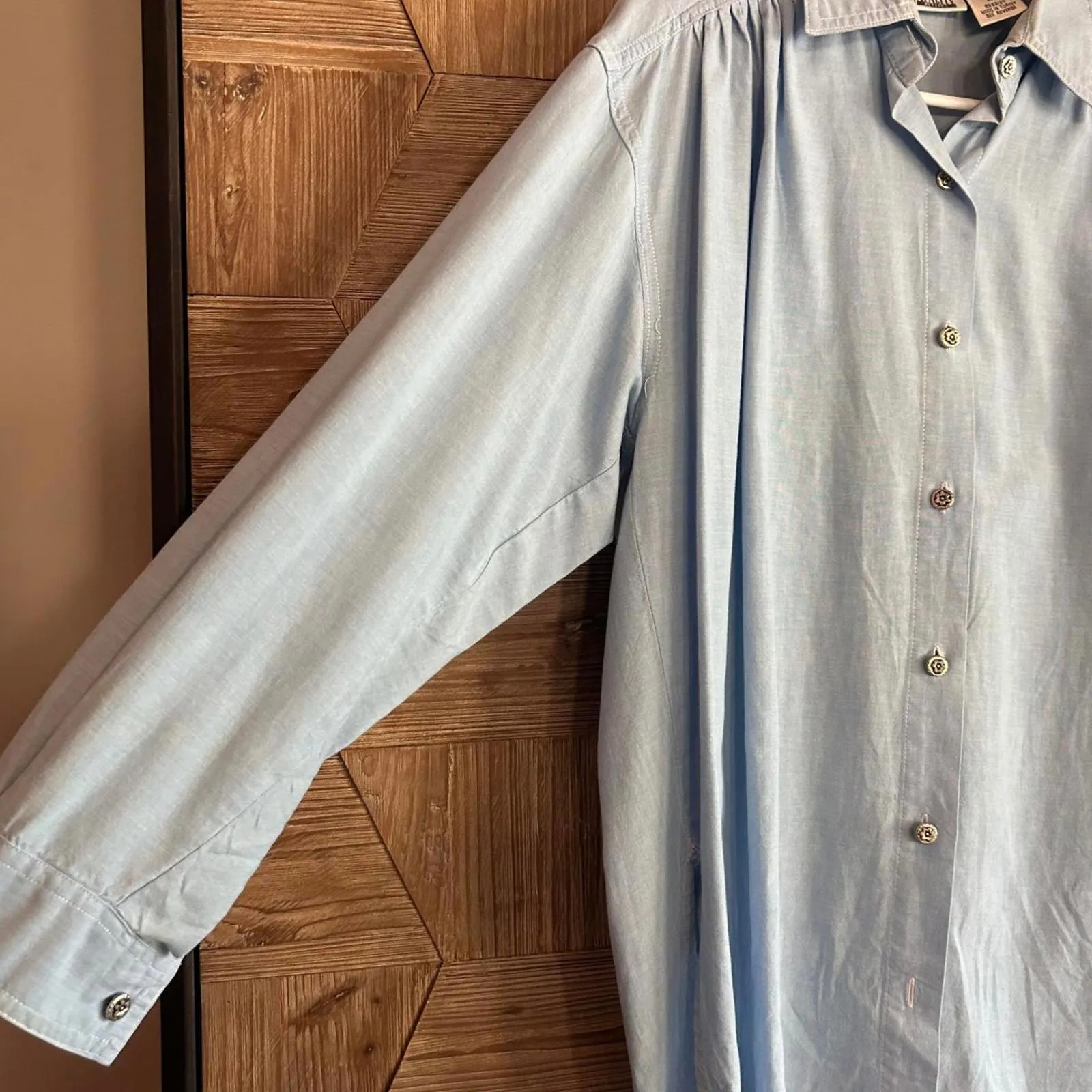 Capacity Womenswear Light Blue Cotton Button Up Shirt Size P/M - Image 3