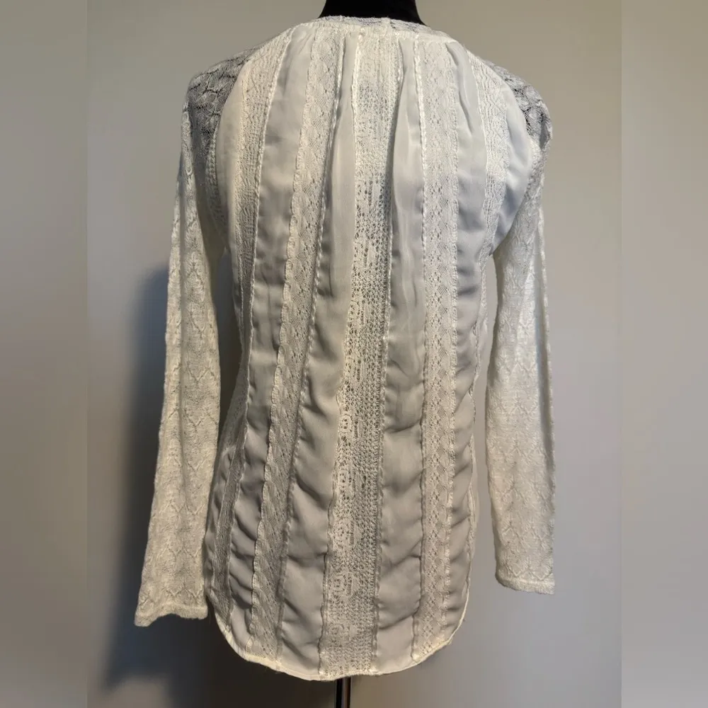 EUC Anthropologie Ivory Feathered Lace Pullover Top by One September size XS - Image 3