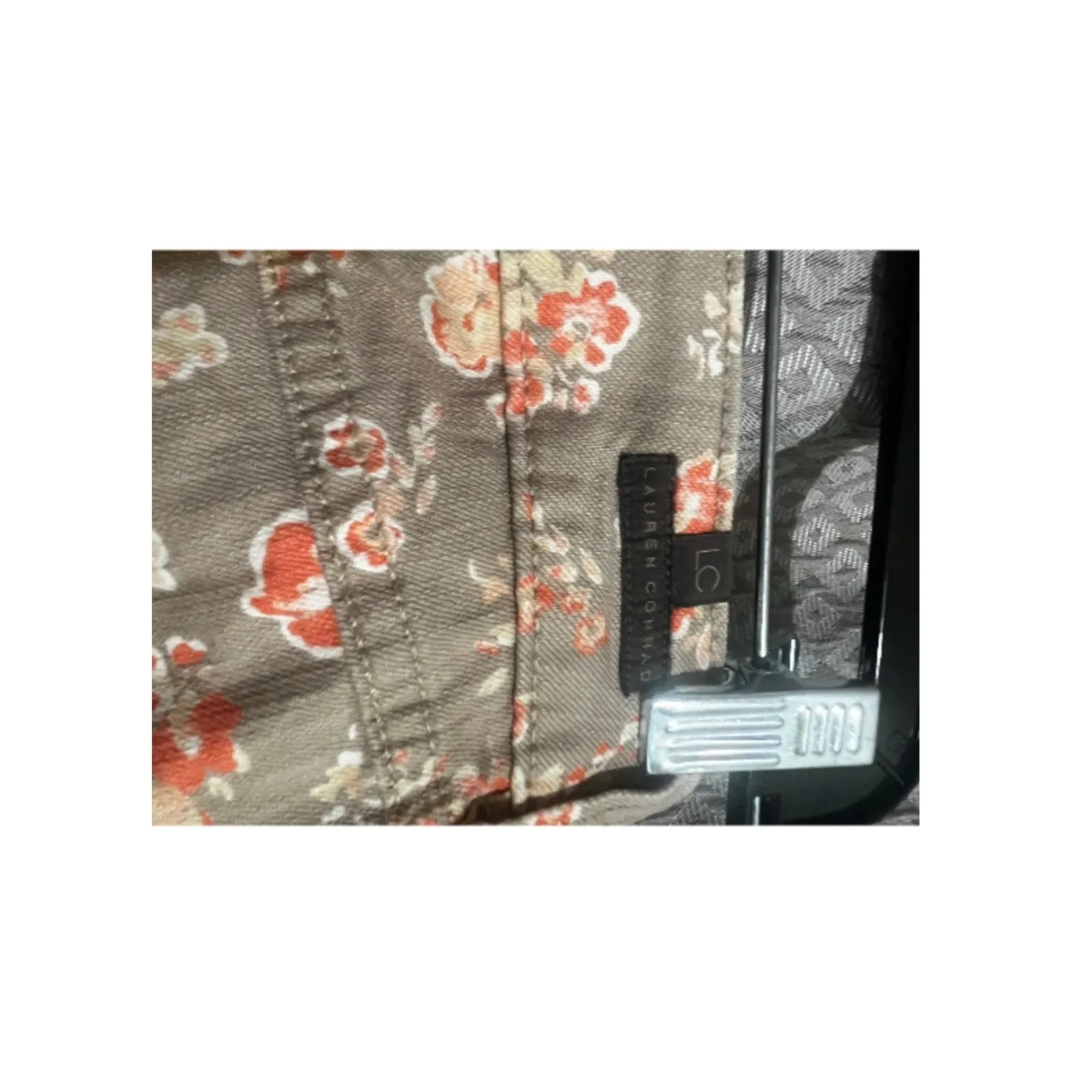 lc lauren conrad shorts Floral pattern Size 8 Medium NWT - Image 3
