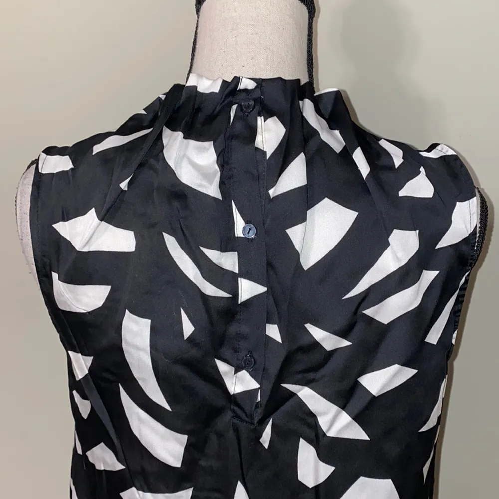Worthington small black white geometric sleeveless button back sleeveless blouse - Image 6