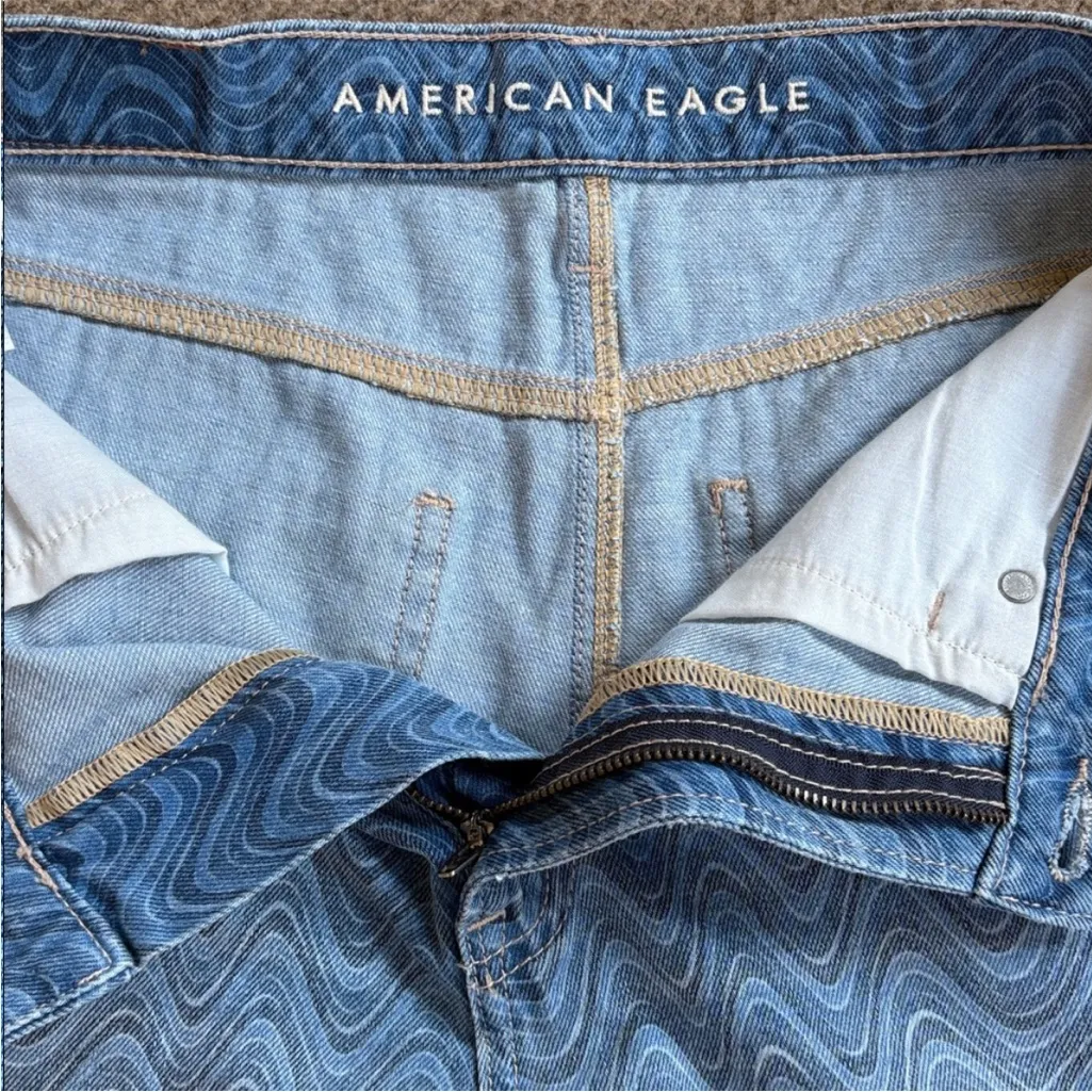 NWOT American Eagle Highest Rise 90s
Boyfriend Shorts Wave Pattern Blue Size 6 - Image 6