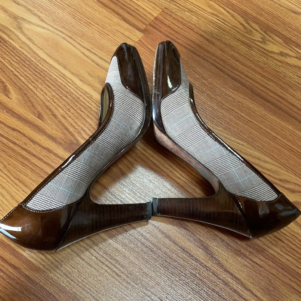 JOAN & DAVID Brown Heels Size 8.5 - Image 7