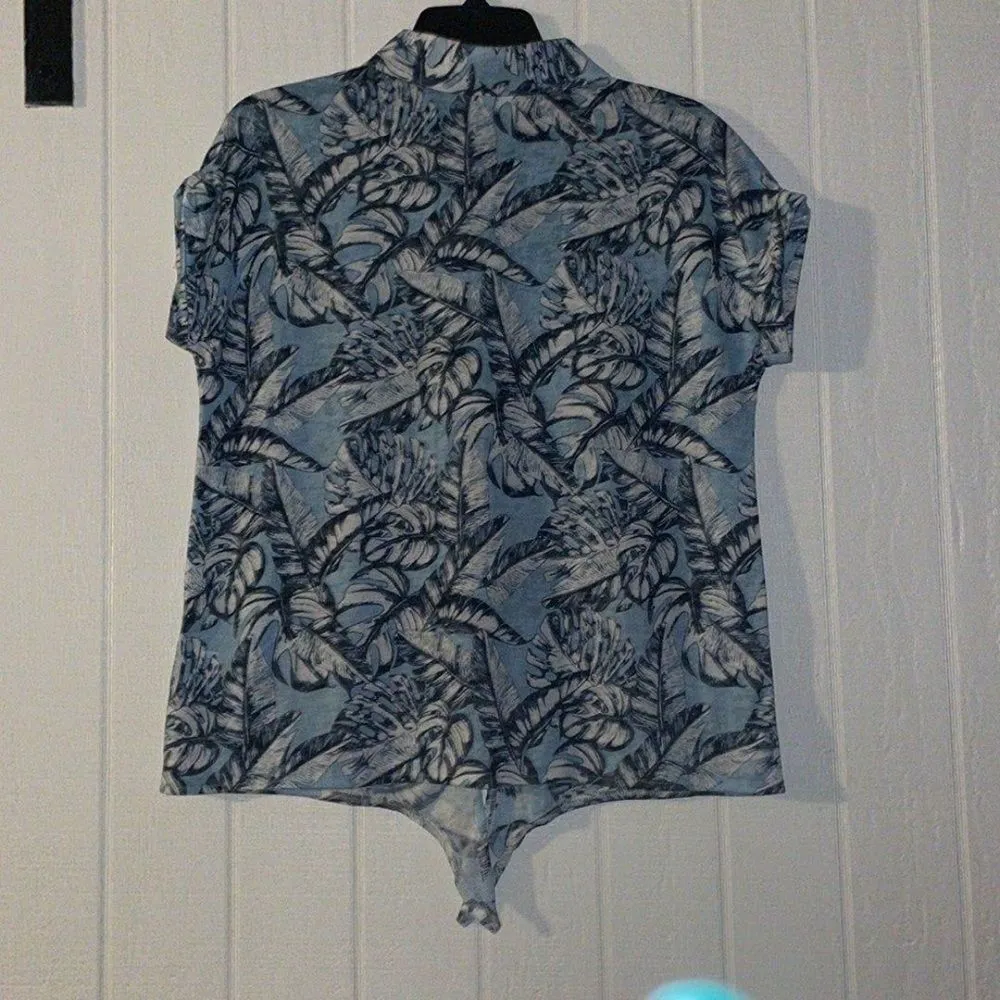 Nwt All in Love Top Womens Blue White Short Sleeve Button Shirt Casual small - Image 8