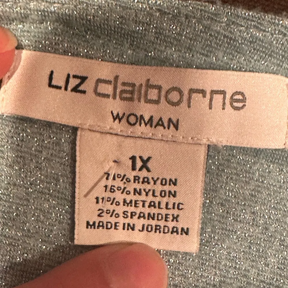 Liz Clarborne Light Blue Silver Metallic Blouse Boat Neck Sz 1X. Light material. - Image 8