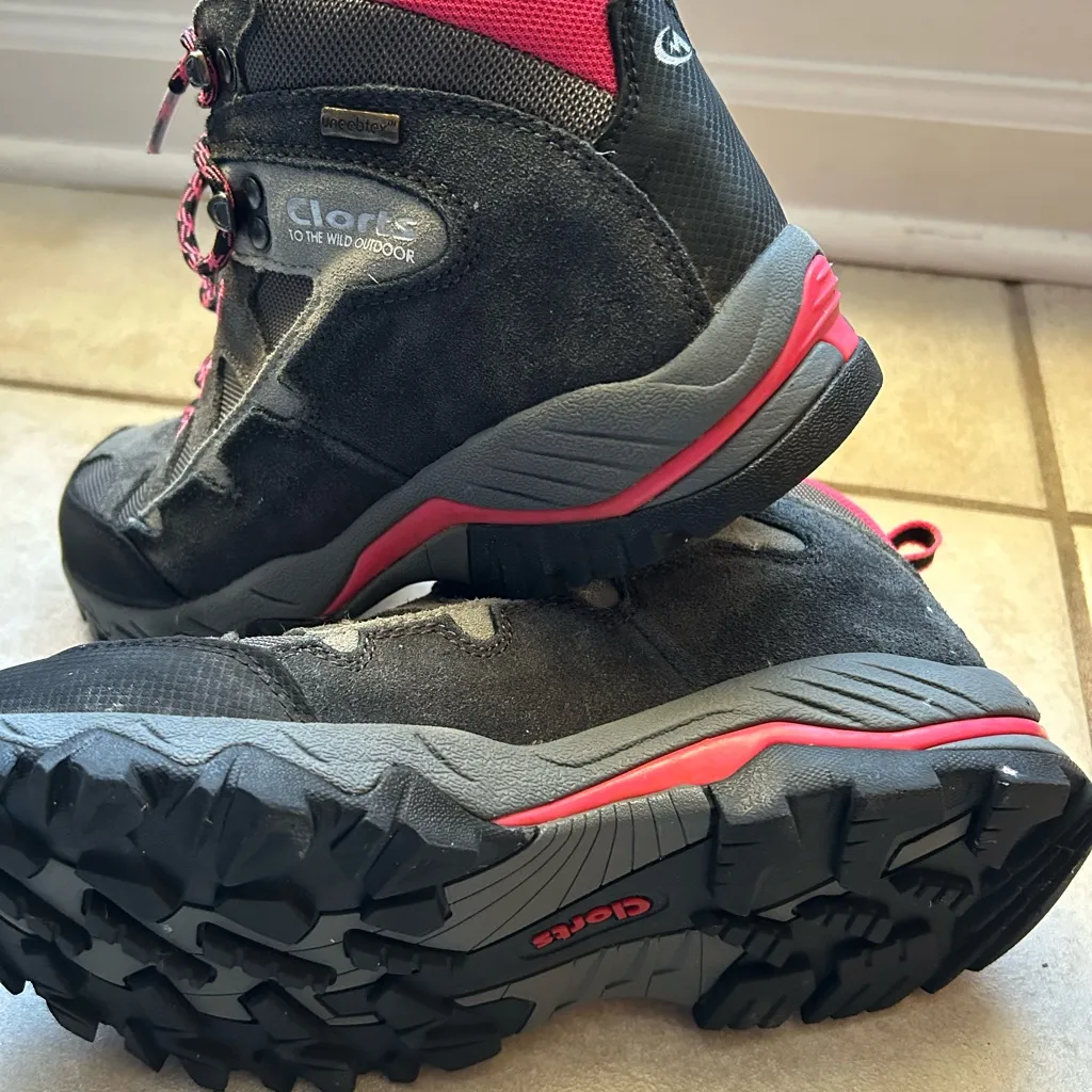 Clourts, women’s Gray and Pink Hiking Boots Size 7.5 - Image 4
