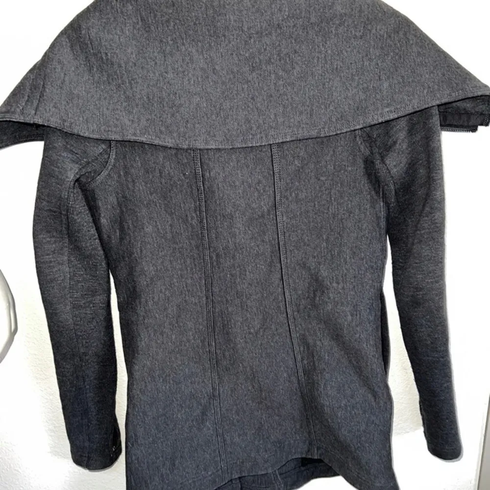 Lululemon Virasana blanket wrap w/ Wide Collar size 4 super rare find - Image 5