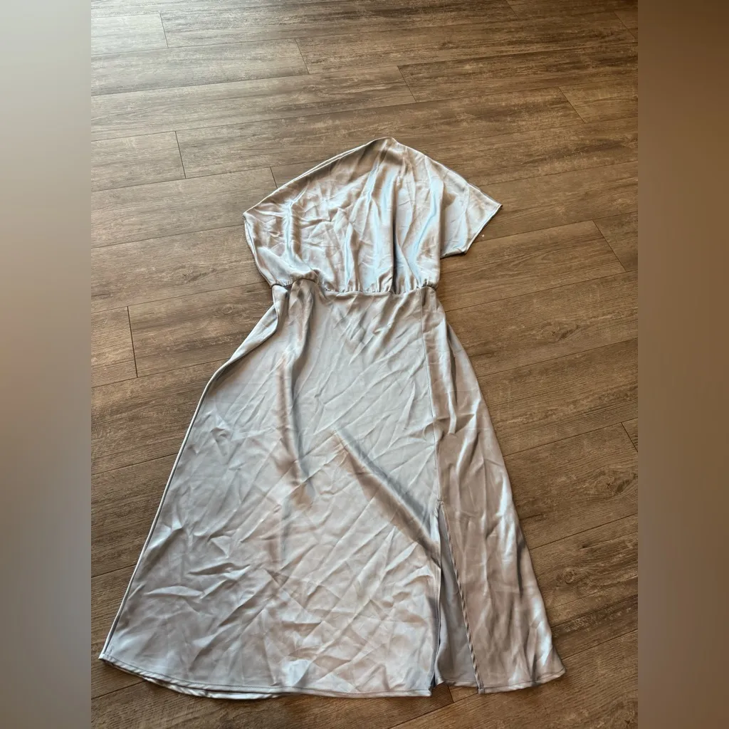 Renee C. Silver Satin Fabric Size undefined - Image 4