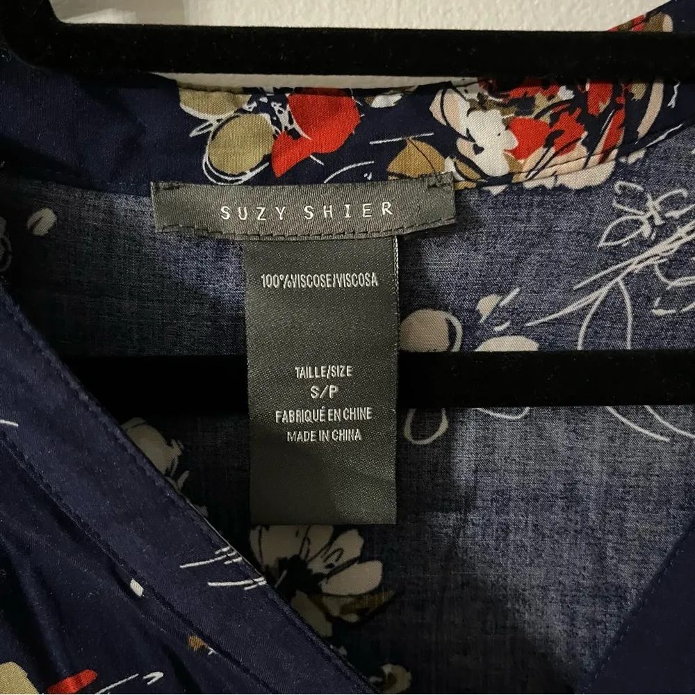 Suzy Shier Floral Navy Blue pattern dress SZ SP optional roll up sleeves - Image 5