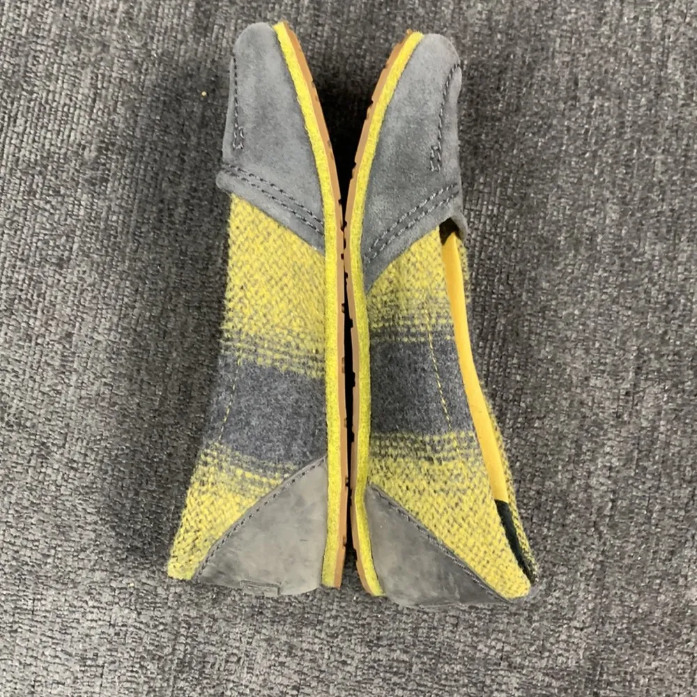 Sorel Lime Green & Gray Flannel Flats Size 6.5 - Image 6