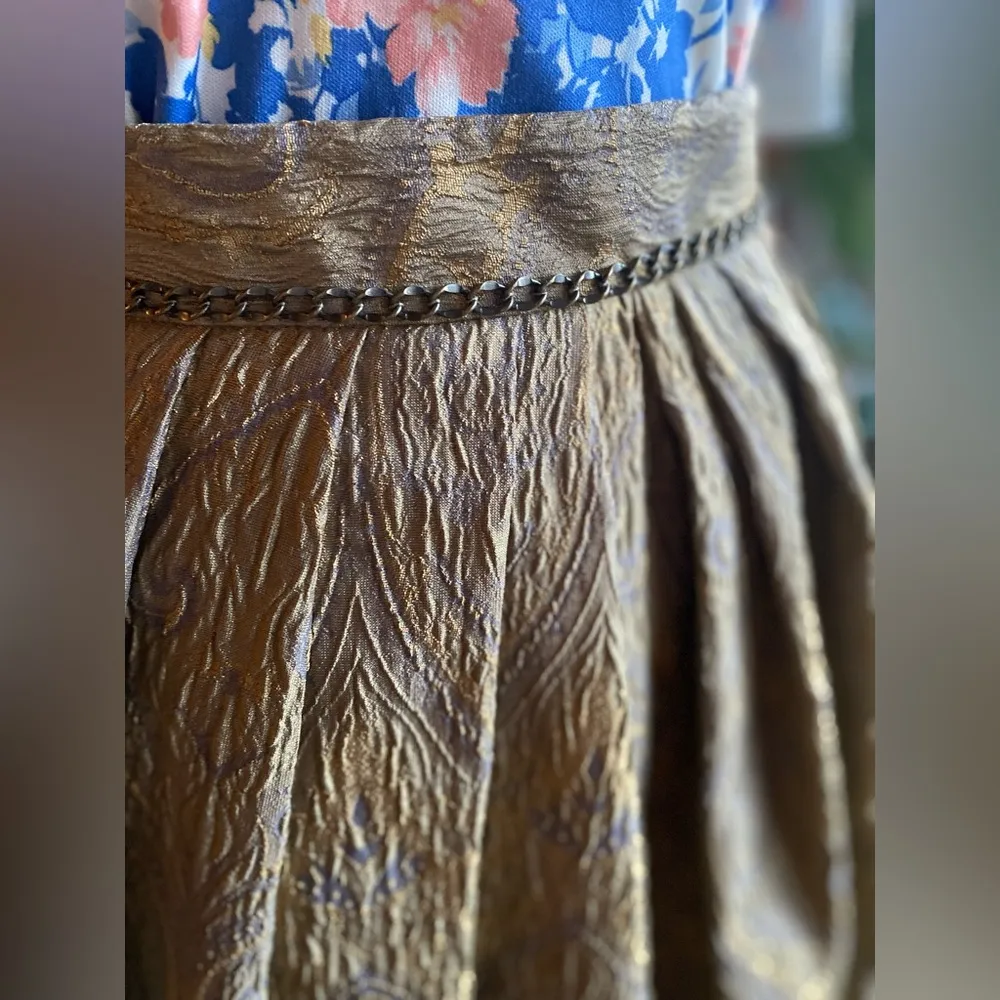 Elie Tahari Elegant Gold Skirt - Pleated and Poofy - So fun! Size 4 - Image 2