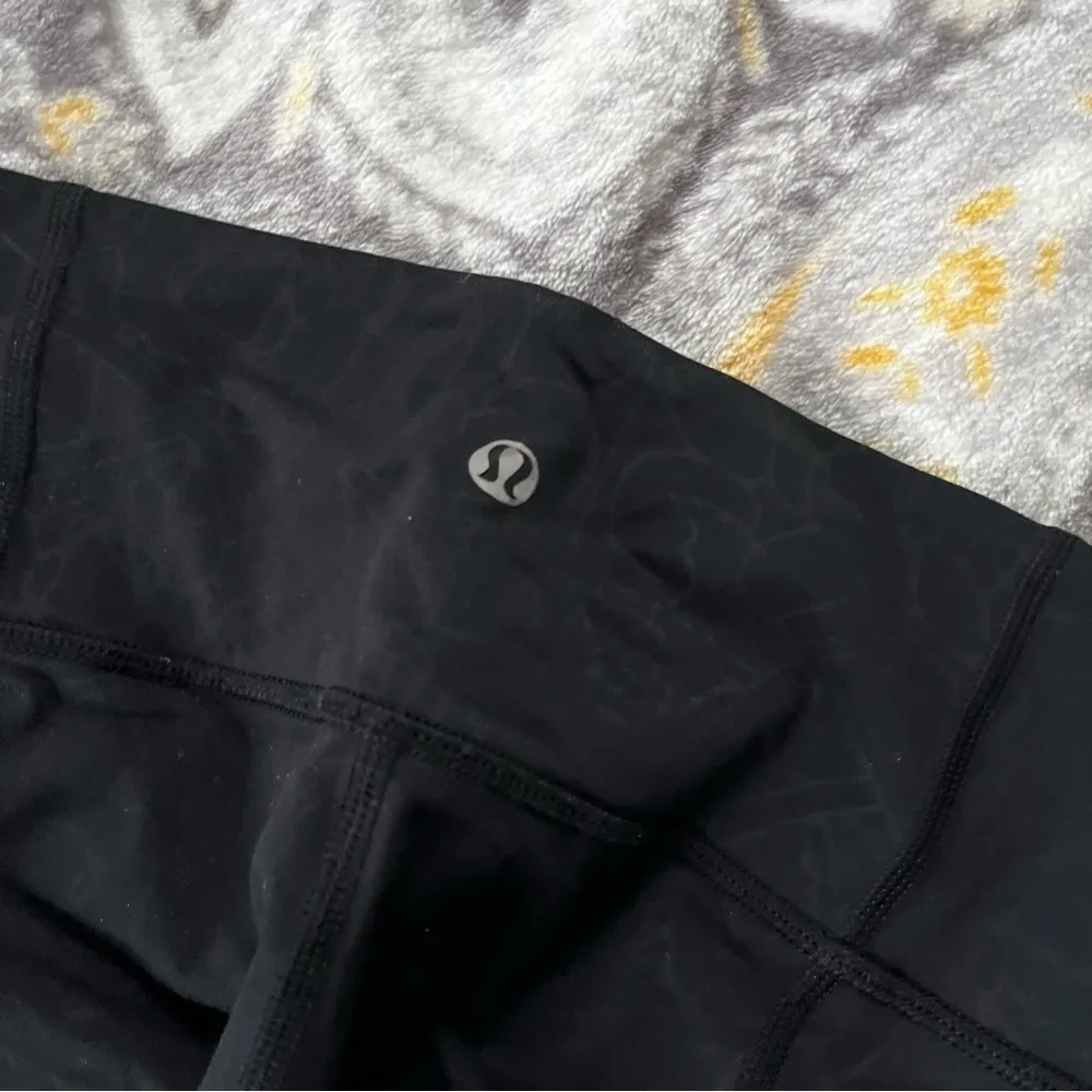 Lululemon black 23” cropped leggings size 6 - Image 4