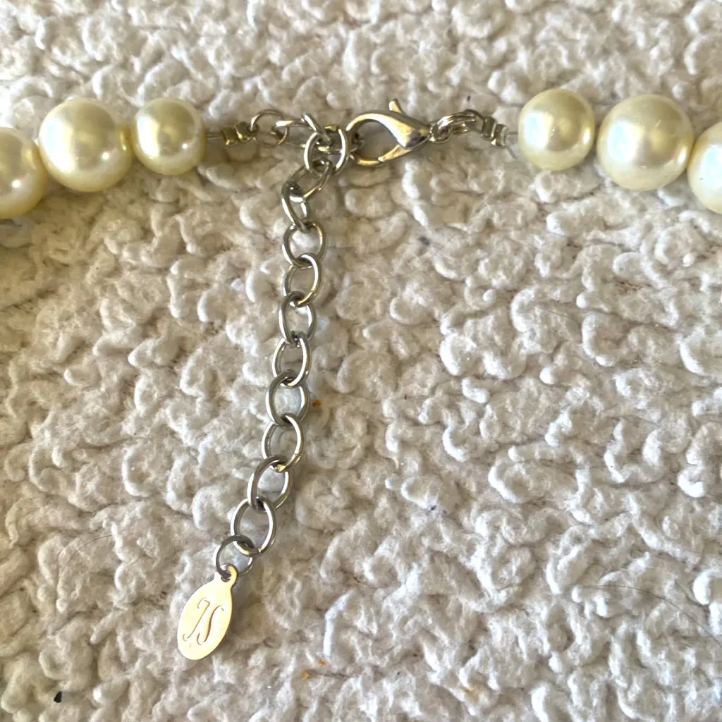 Vintage Jaclyn Smith Pearl and Blue Floral Necklace - Image 5