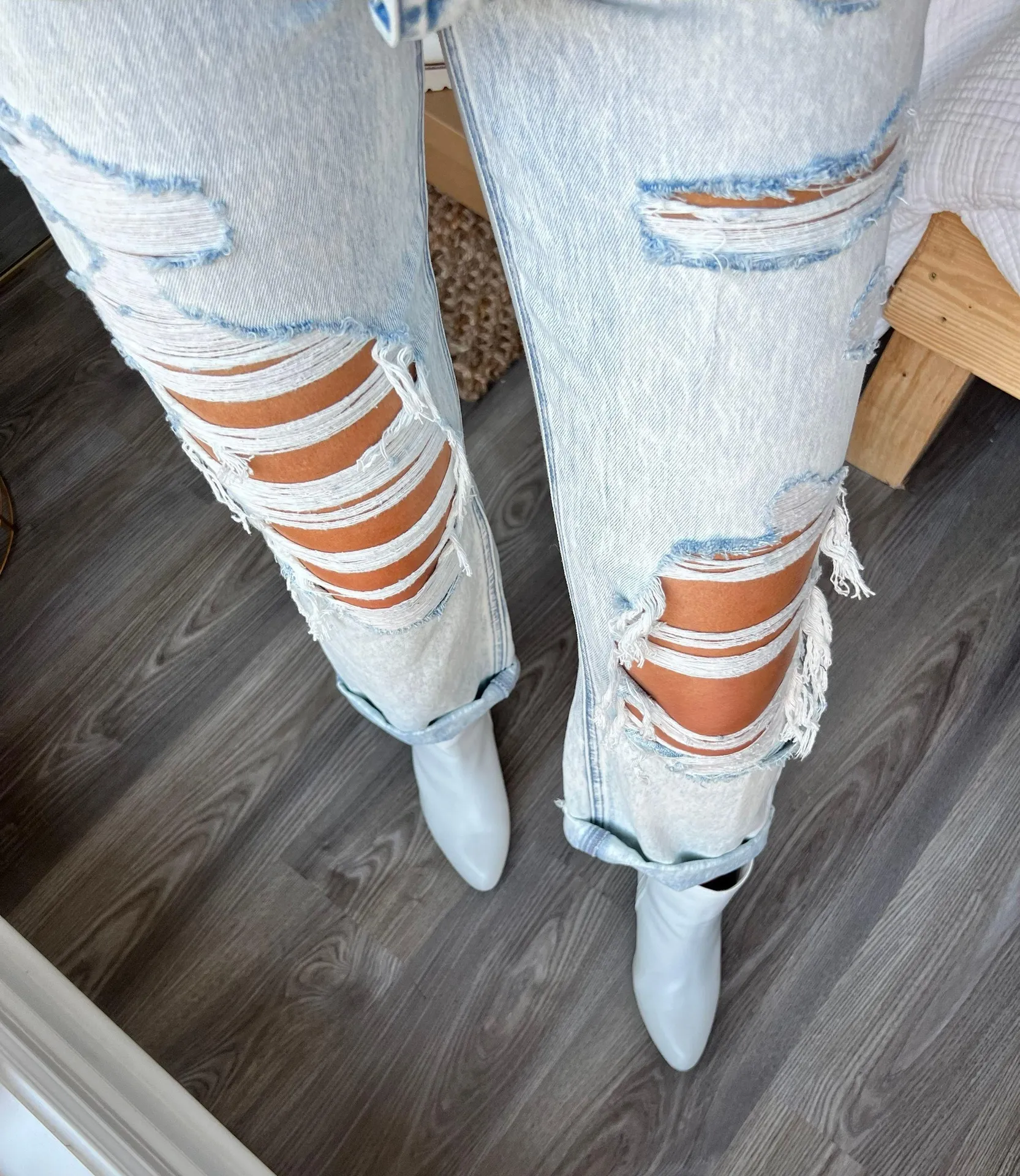 KanCan USA Boyfriend Jeans Light Wash Distressed - Image 4