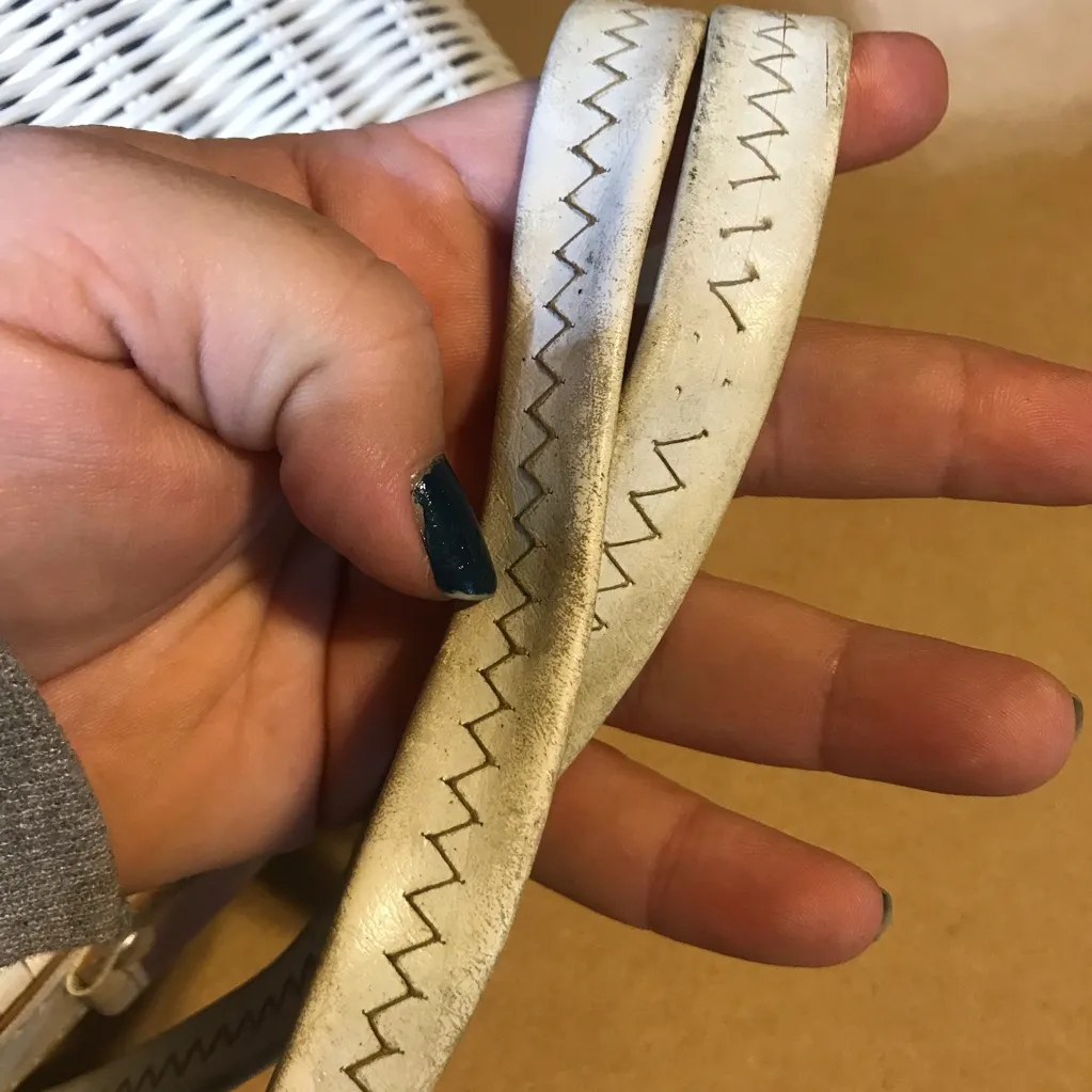 VINTAGE 1960'S STYLED BY BOUNTY WHITE WICKER WITH MAUVE & GRAY FAUX SUEDE BAG - Image 7