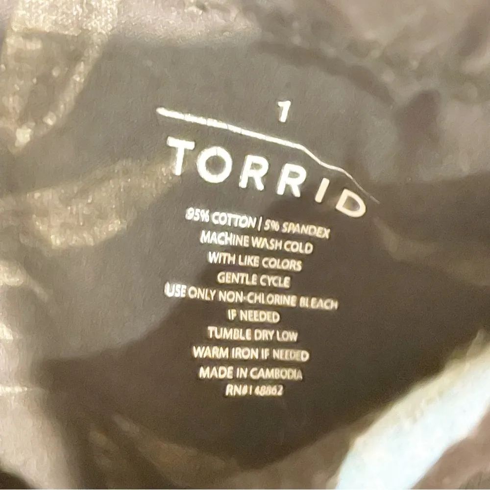 Torrid Plus Size 1X Black Floral Pull on Full Length Leggings - Image 3