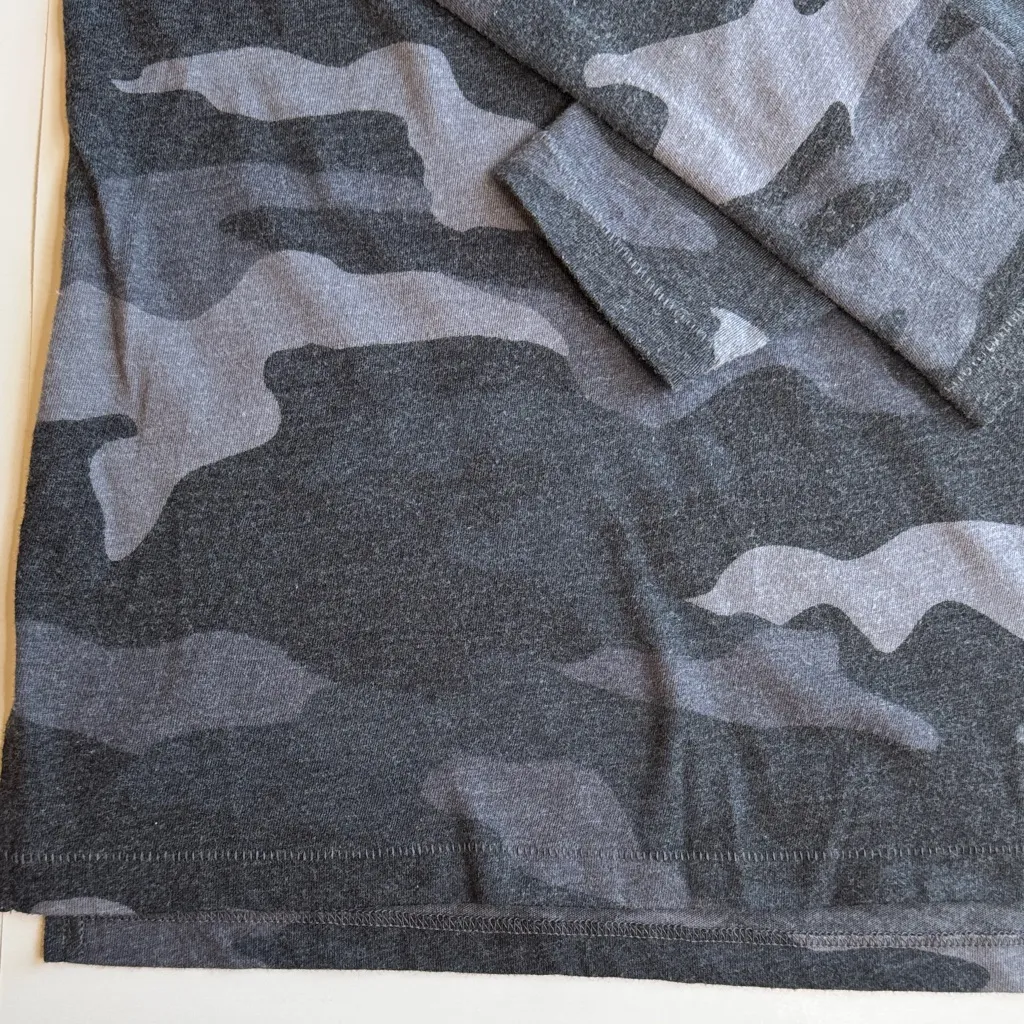 VS PINK V Neck Camo Long Sleeve Logo Tee Black/Grey Size XS - Image 8