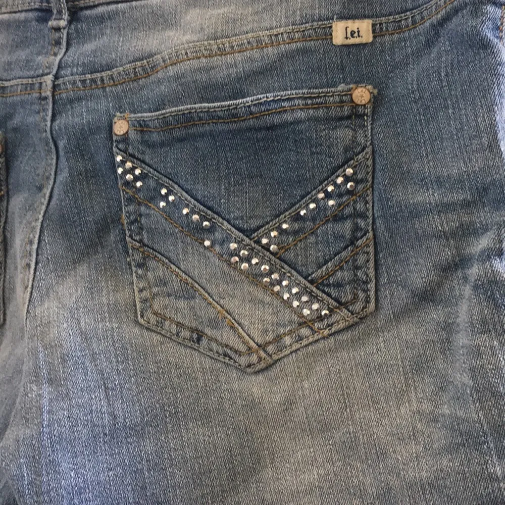 FINAL MARKDOWN Junior Lei Capris 11 Size undefined - Image 6