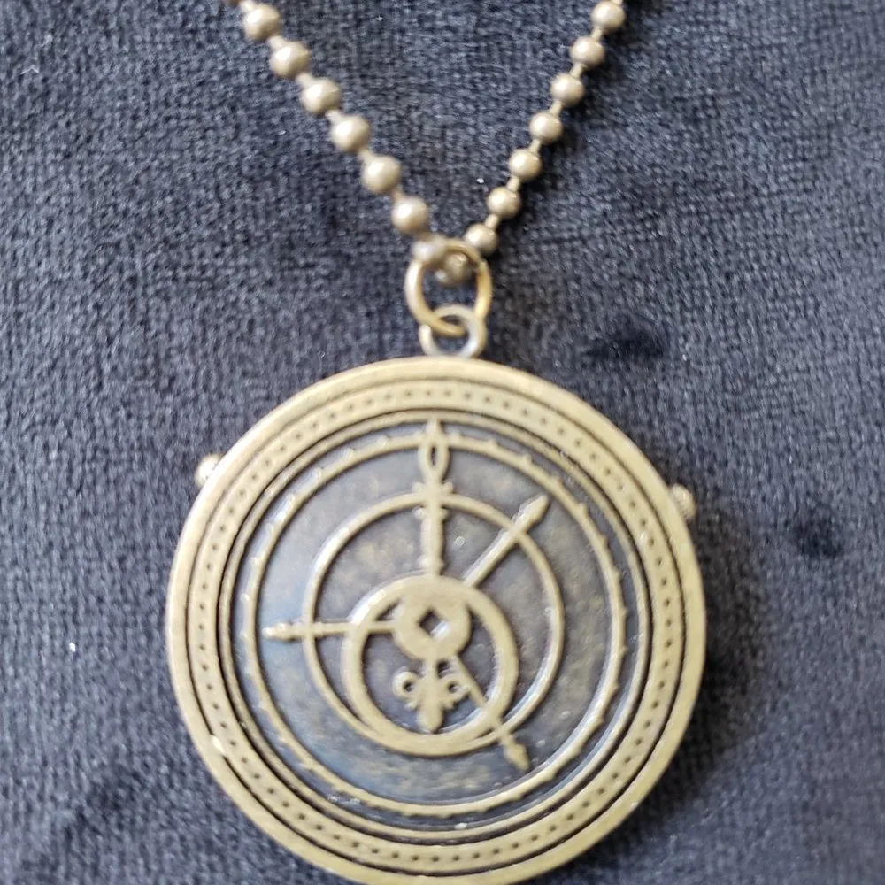 Womens Fashions Gold Tone Round Coin Pendant Collar Necklace Jewellery - Image 4