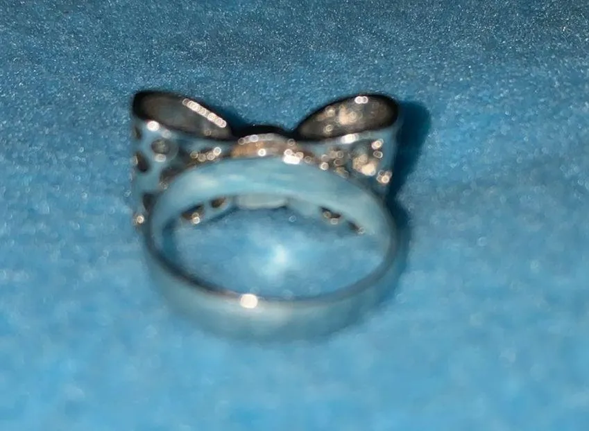 BOW rhinestone silver tone ring size 9 - Image 3