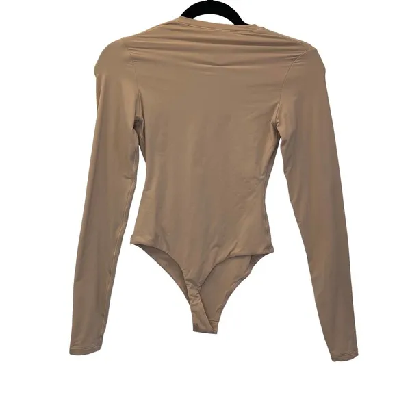 Essential Crew Neck Long Sleeve Bodysuit Size Small Mica Beige NEW - Image 2