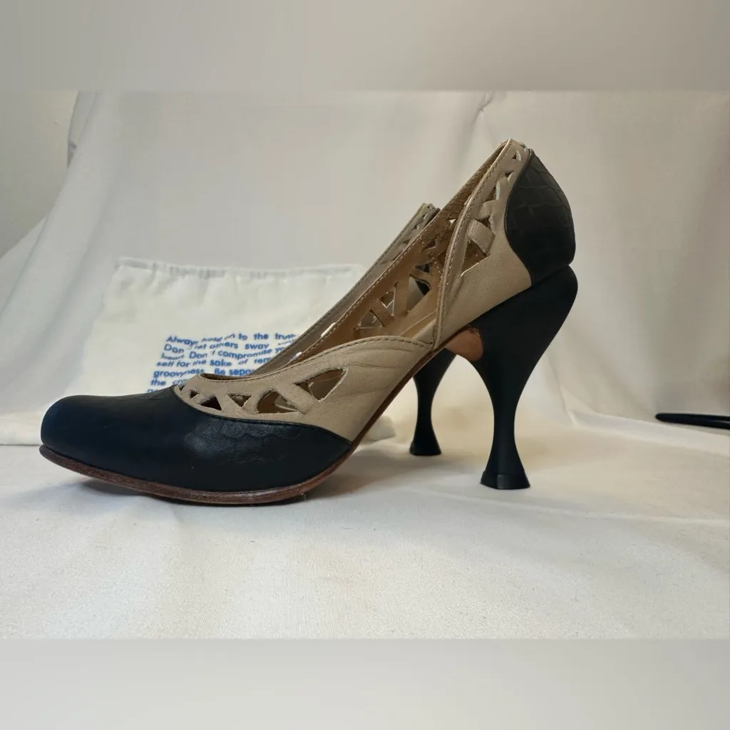 John Fluevog Embossed Leather heels - Size 8 1/2 - Image 2
