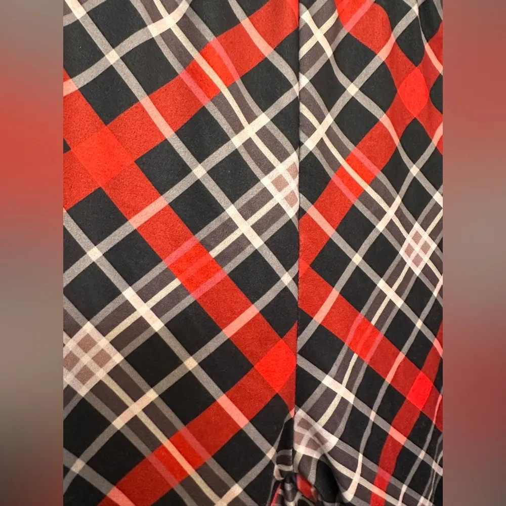 Red and Black Plaid Leggings Size XL - Image 3