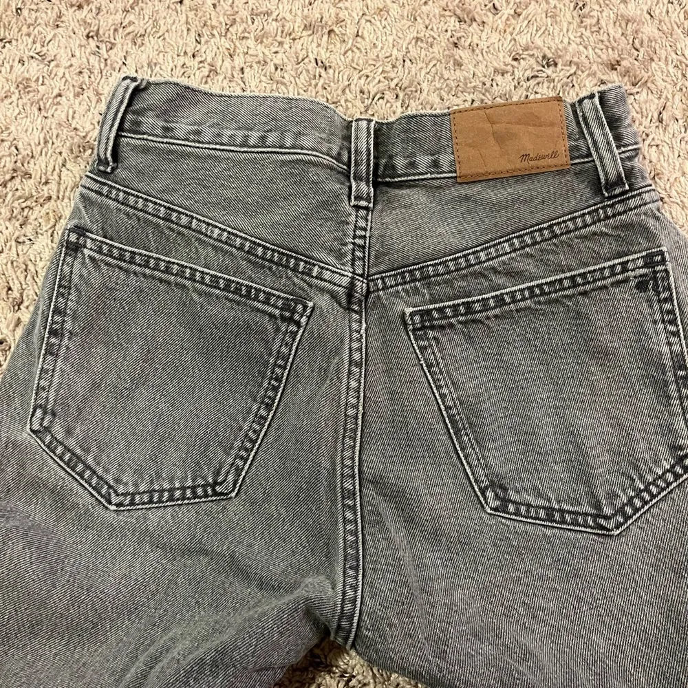 Madewell 90s Straight Jeans with Asymmetrical Button Closure - Image 7