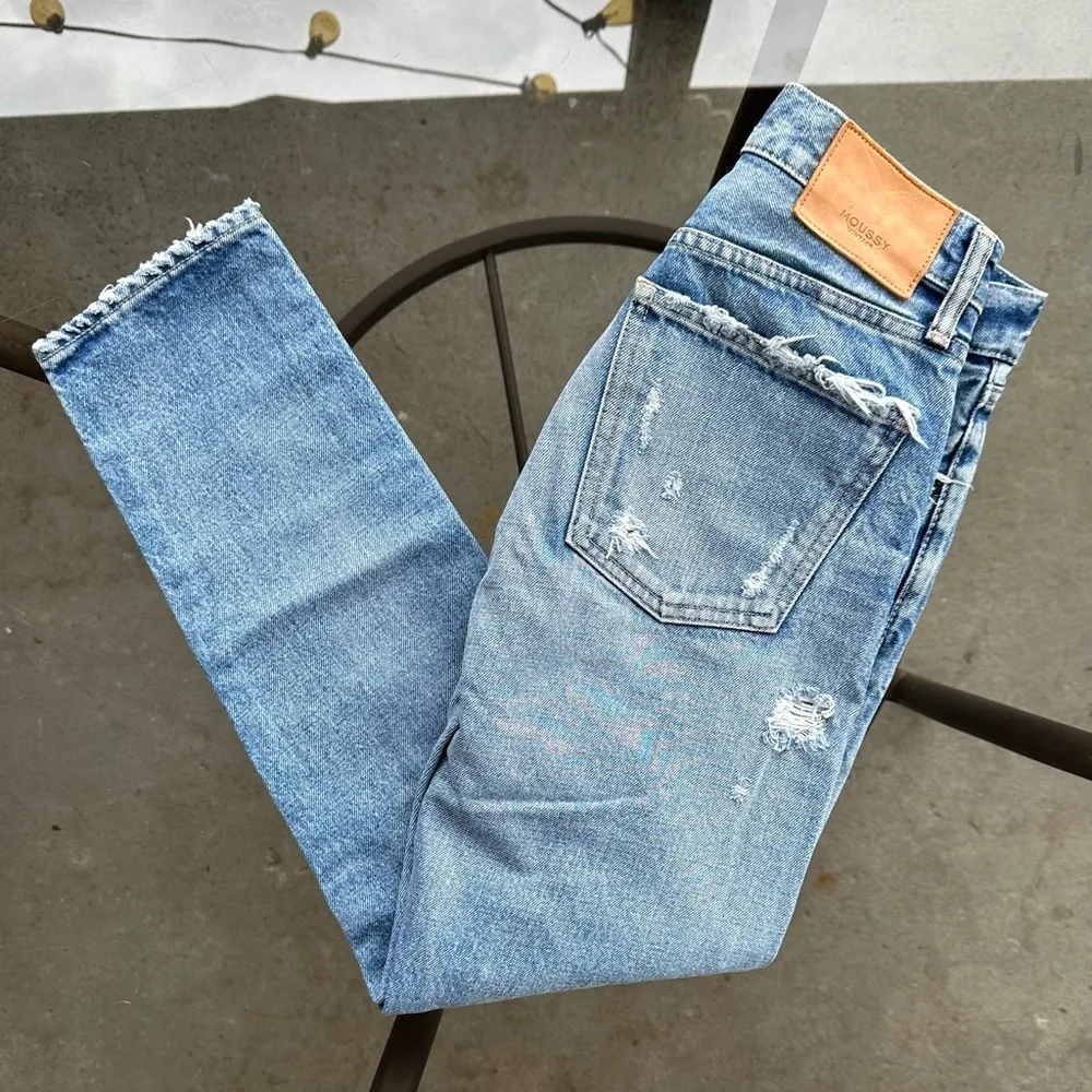 Moussy Vintage Aberdeen Tapered Distressed Denim Jeans in Blue - Image 16