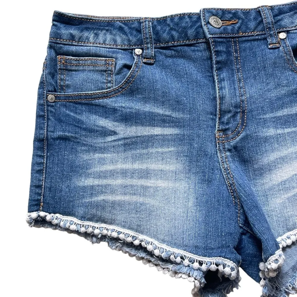 Altar’d State Women’s Blue Denim Shorts Size 27 Raw Hem Crochet Detail Stretchy - Image 2