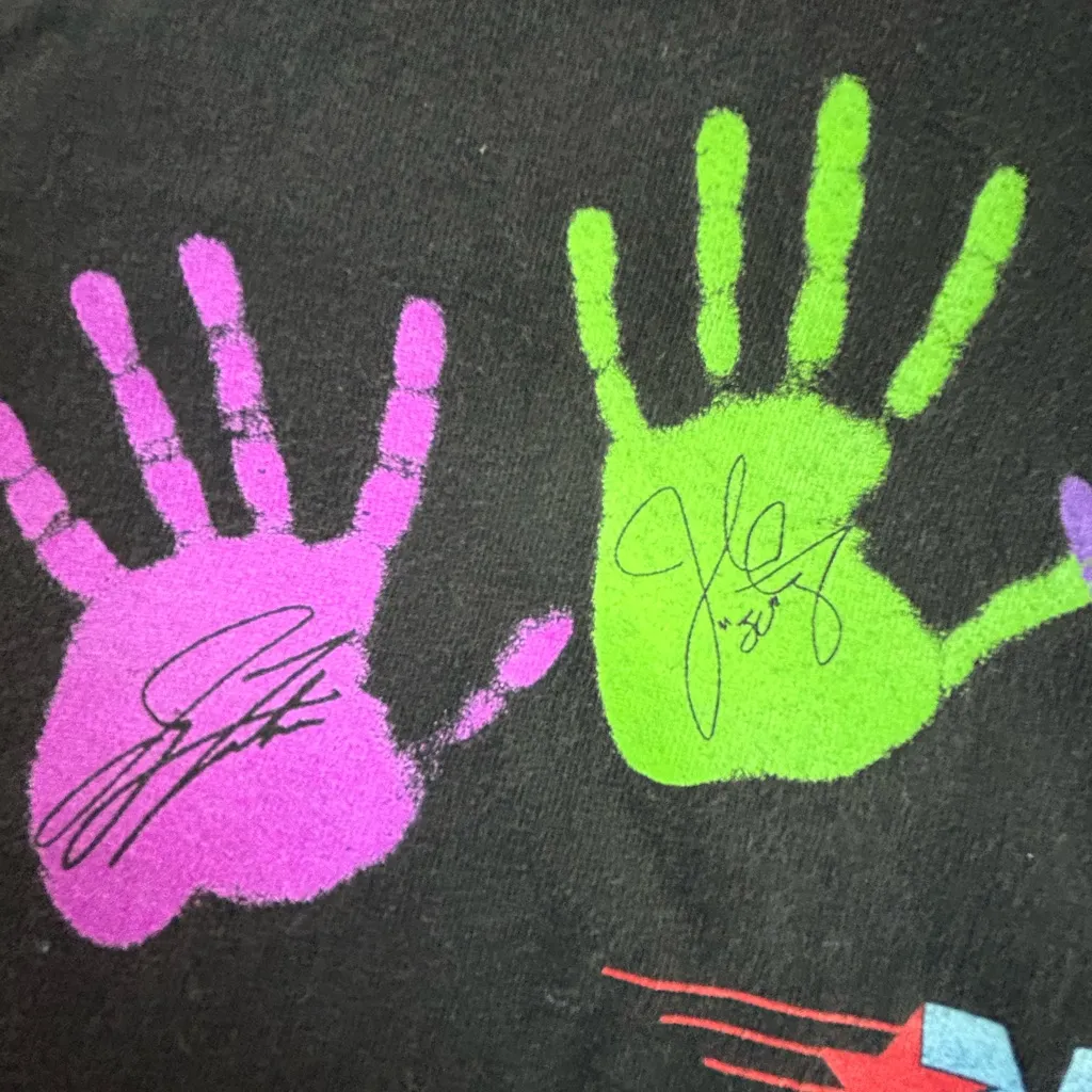 Vintage NSYNC Planet Hollywood Y2K collaboration handprint t - Image 6