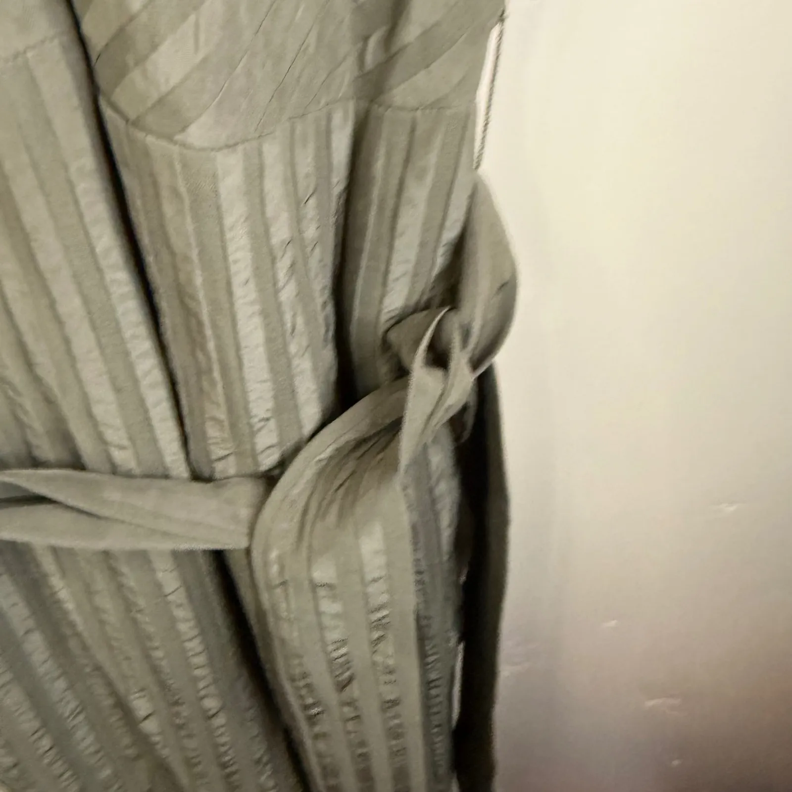 EVERLANE City Striped Draped Olive Green V Neck Wide Leg Jumpsuit Belted Size 8 - Image 7