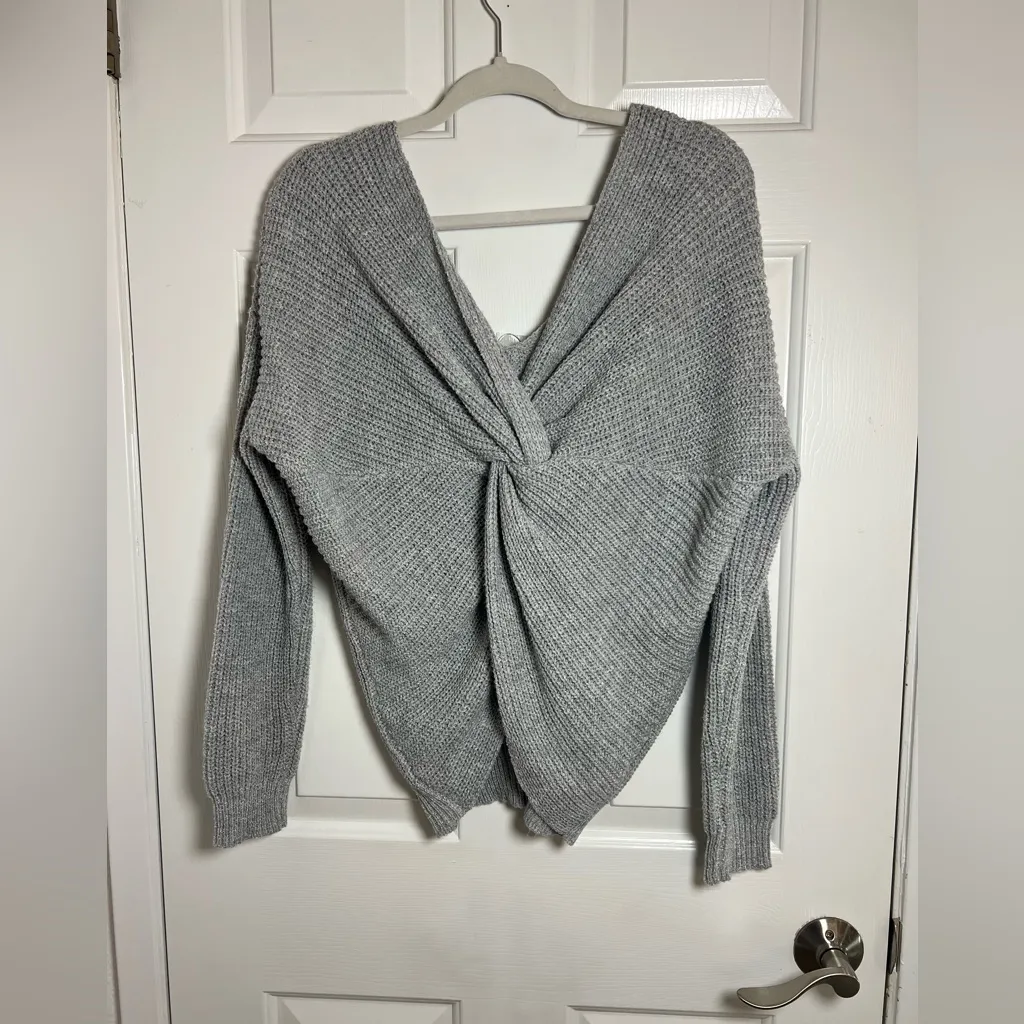 MiAmi  women Gray Knot Back
Sweater Small - Image 10