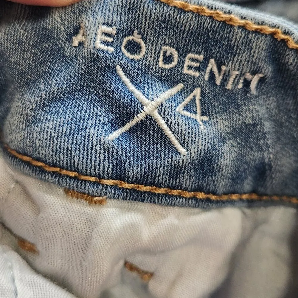 American Eagle AE Distressed High Rise Shorts Blue Denim Cuffed Raw Hem Size 4 - Image 5