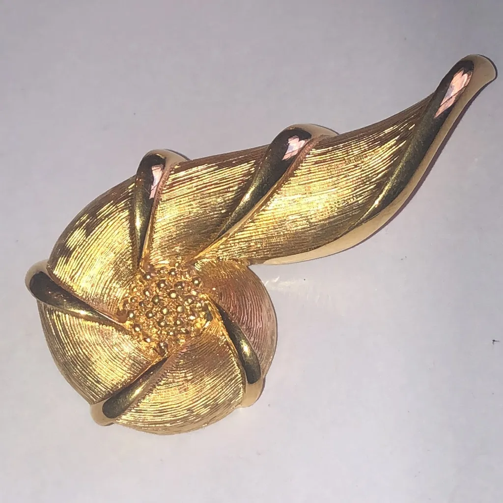 Crystaline Brand Elegant Satin Soft Gold Tone Retro Boho Swirl Brooch - Image 2
