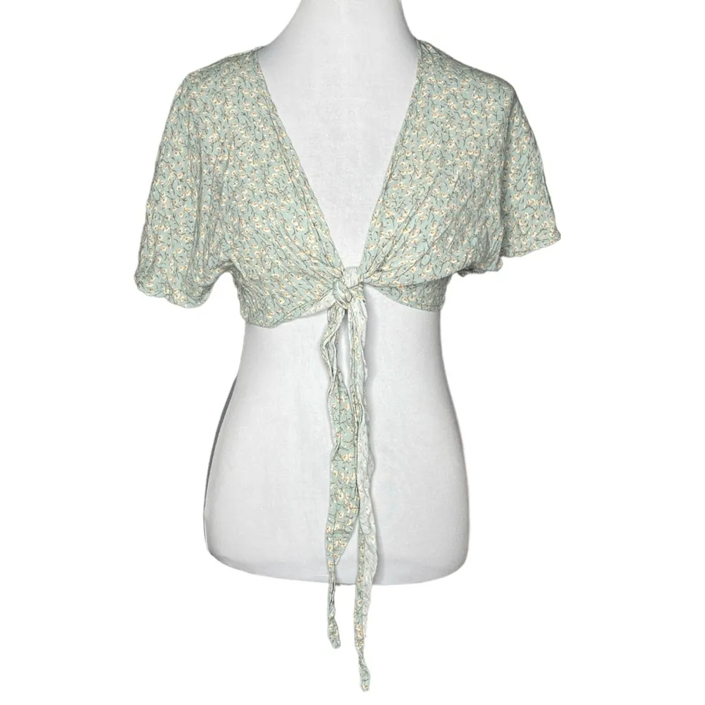 Lulus Front Tie Floral Crop Top Light Blue Size Medium - Image 9