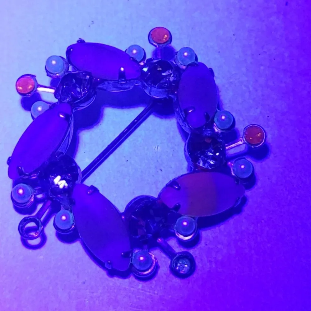 Vintage Open Back Gold Tone Wreath Brooch Faux Pearls Yellow Rhinestones READ - Image 3