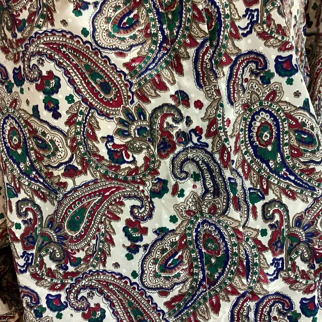 VINTAGE 1980'S ALFRED DUNNER RED, GREEN PAISLEY PRINT BLOUSE WITH BOW (16) - Image 7
