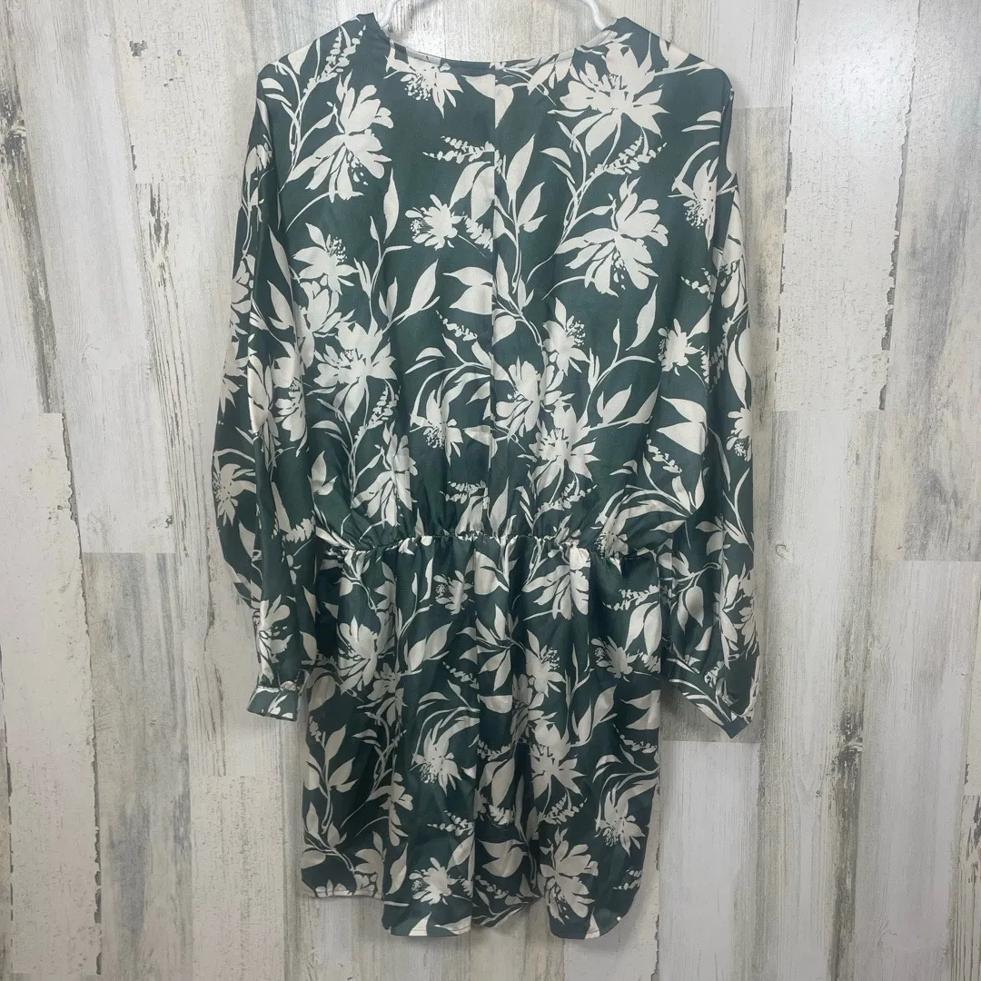 Abercrombie & Fitch Green Floral Tropical Easy Waist Romper Size Medium Resort - Image 6