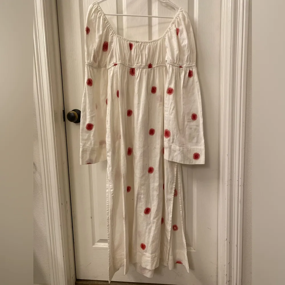 Free people White Dress with Red Floral Embroidery size XS oversized - $42  (75% Off Retail) - From Maribel