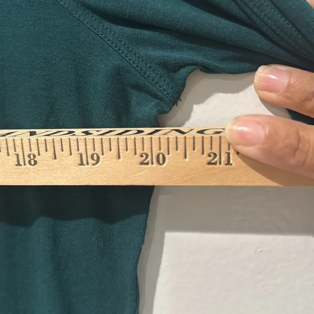 Lululemon Women's Long Sleeve Emerald Workout Top Running Training. Sz 10 - Image 7