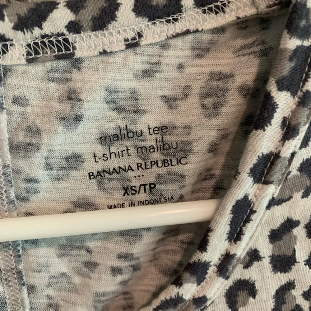 XS Malibu Tee by Banana Republic - Image 2