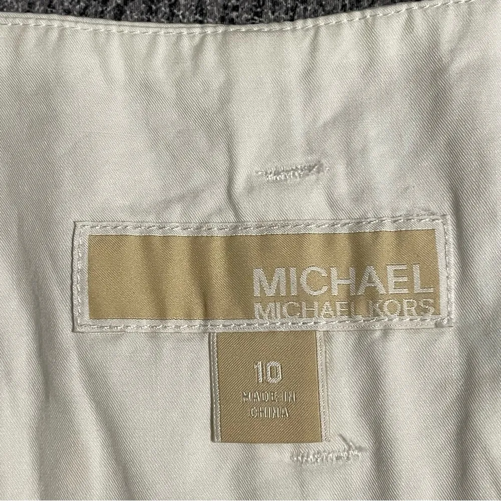 Michael Kors Women’s White Shorts Size 10 - Image 8