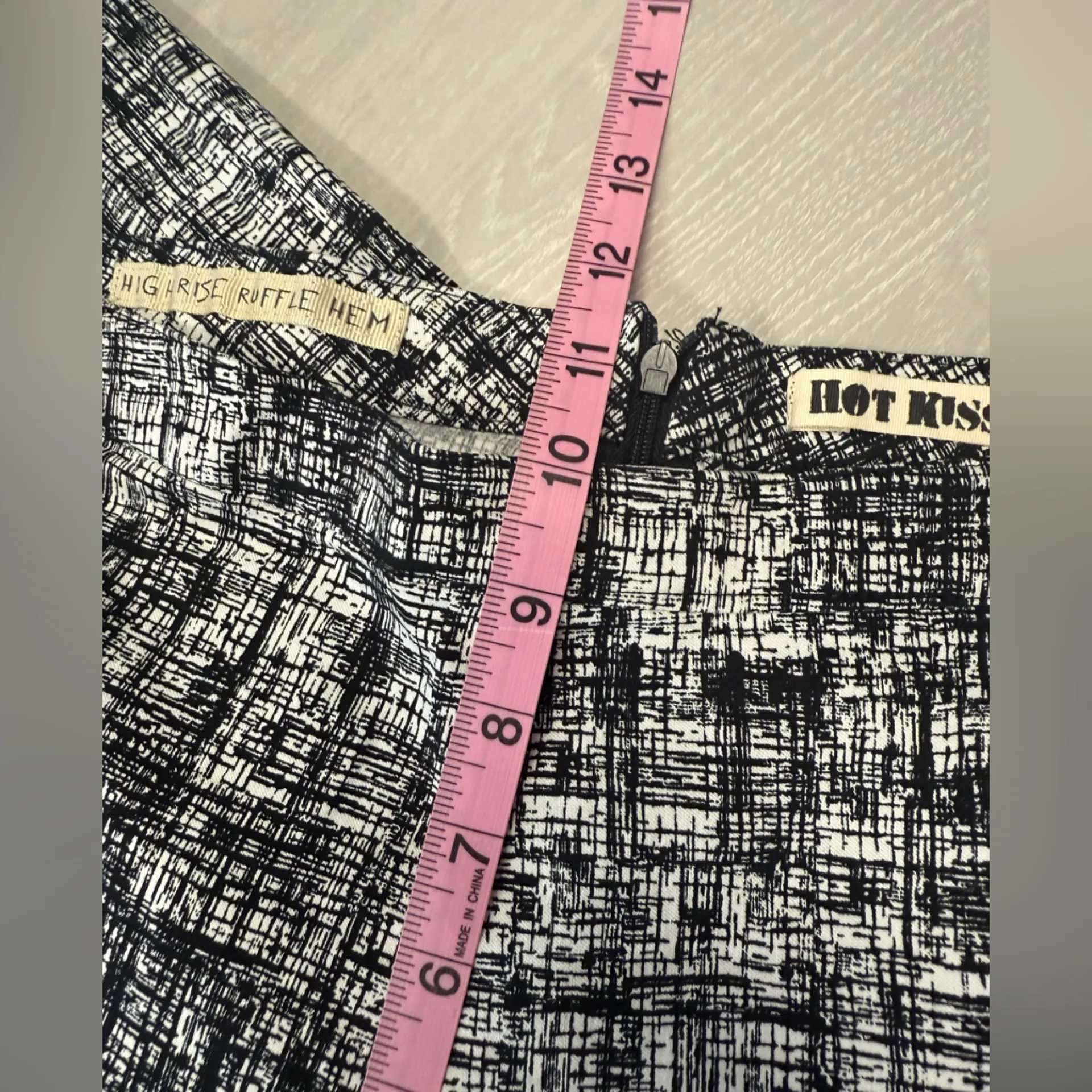 Hot Kiss Women Size Large‎ Retro Highrise Ruffle Hem Capris Pants Black/White - Image 7