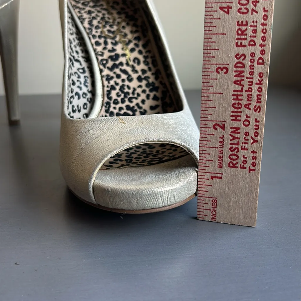 Women’s Jessica Simpson Peep toe pumps - Image 4